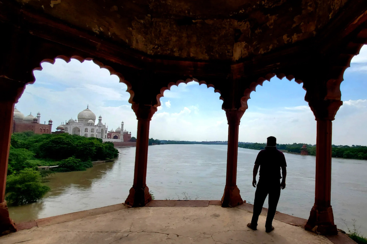 What Are the Typical Weather Conditions in Agra During the Monsoon Season?