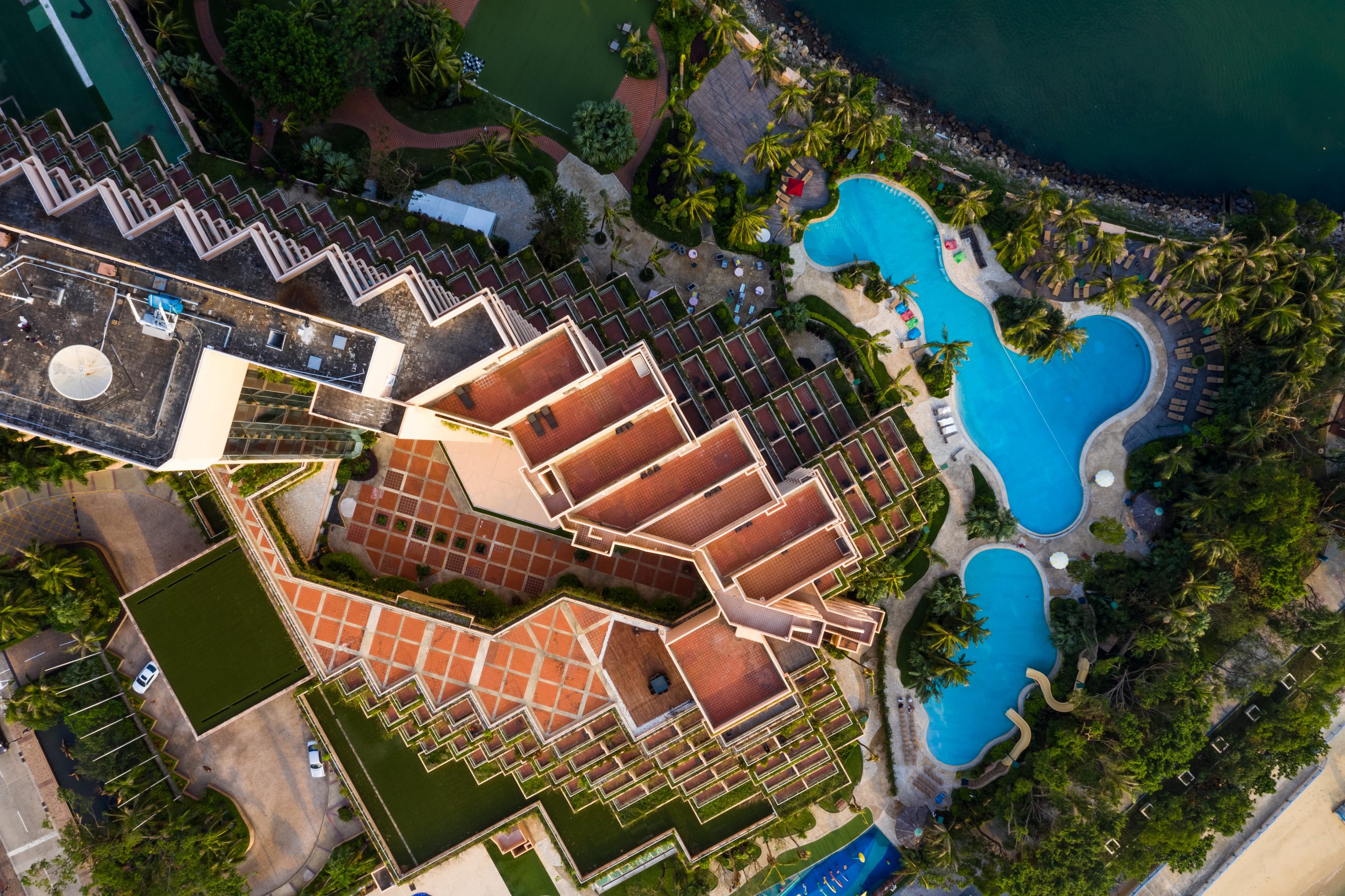 Hotel vs Resort: Understanding Key Differences